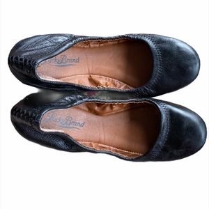 Lucky brand black leather flats